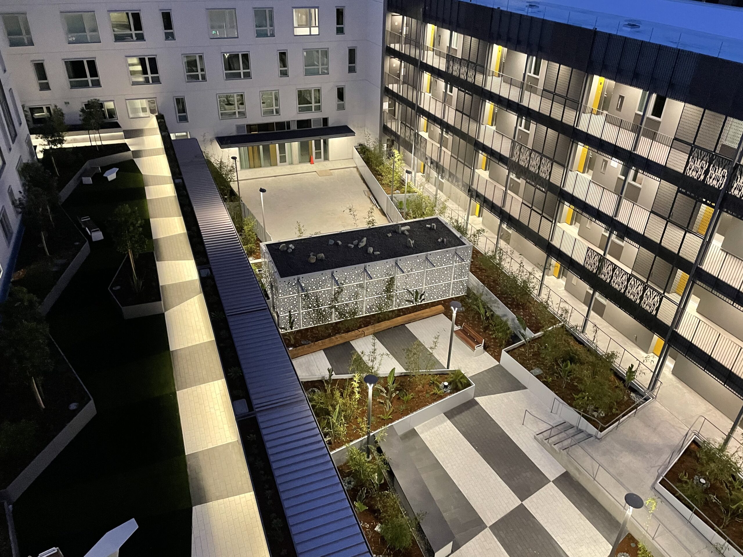 The lighting for the central courtyard balances the requirements of comfort and security, creating a welcoming and hospitable environment. Sister Lillian Murphy Community, Mission Bay. San Francisco, California © Karl Vinge