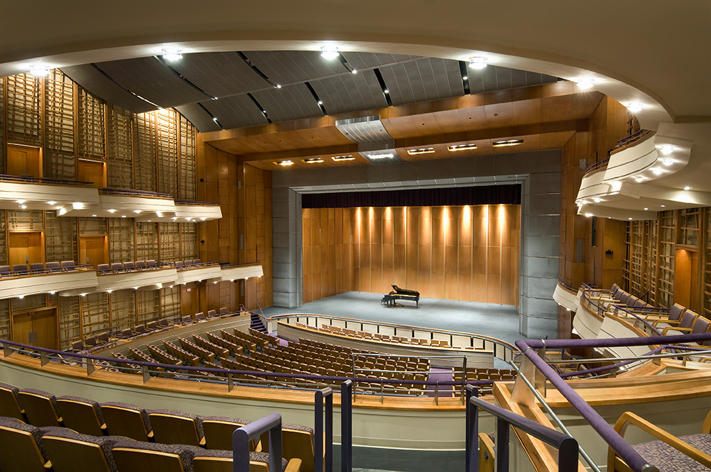 The 1300-seat hall’s integrated orchestra enclosure supports symphony and recital performances. Sandler Center for the Performing Arts, Virginia Beach, Virginia © Steve Budman