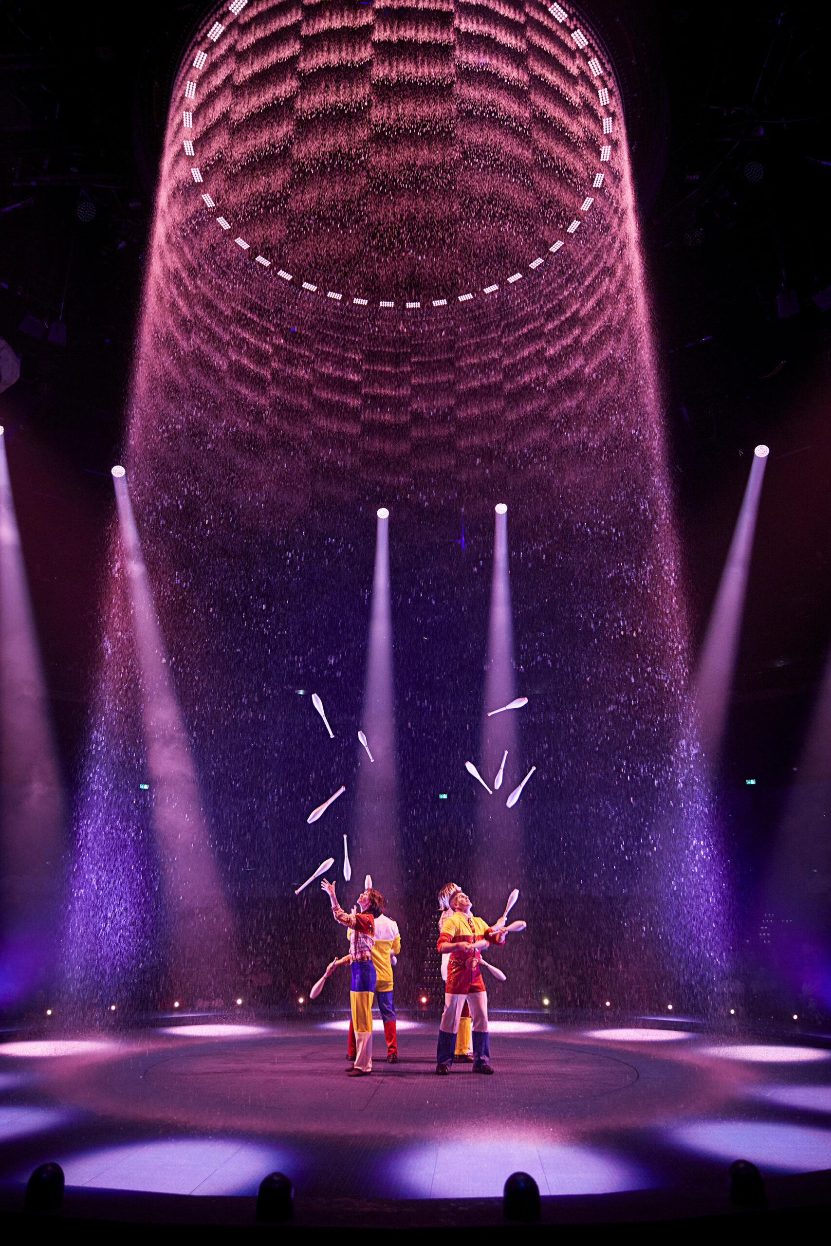 Digital rain curtain and waterhole combined effect.