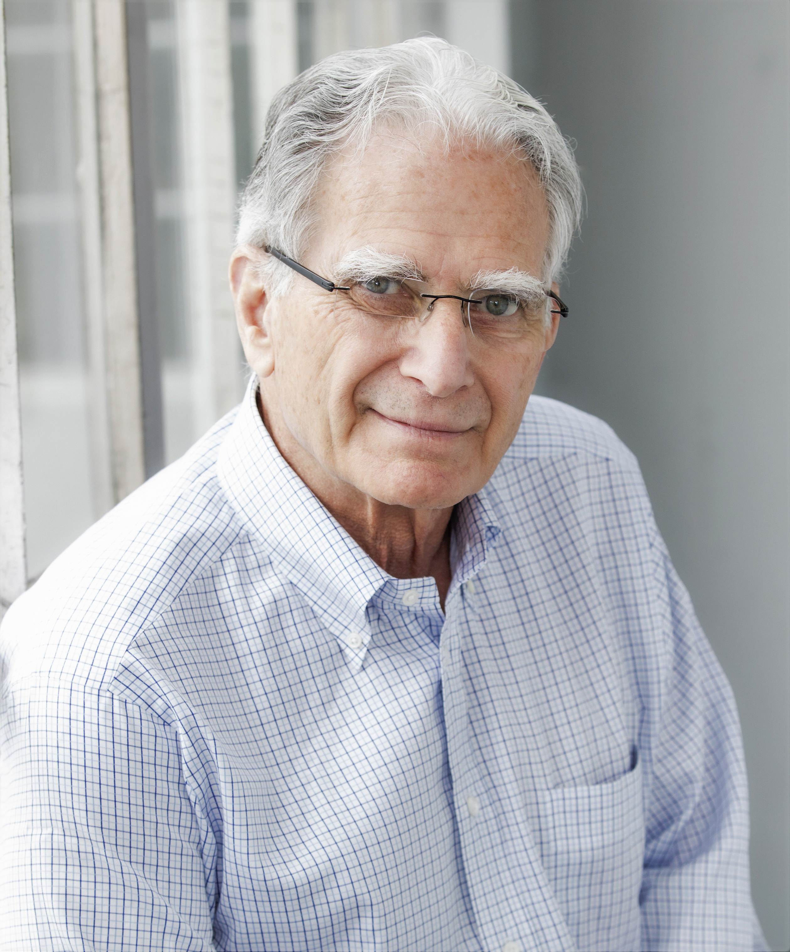 S. Len Auerbach, FASTC, IALD, MIES, USITT Distinguished Achievement Award